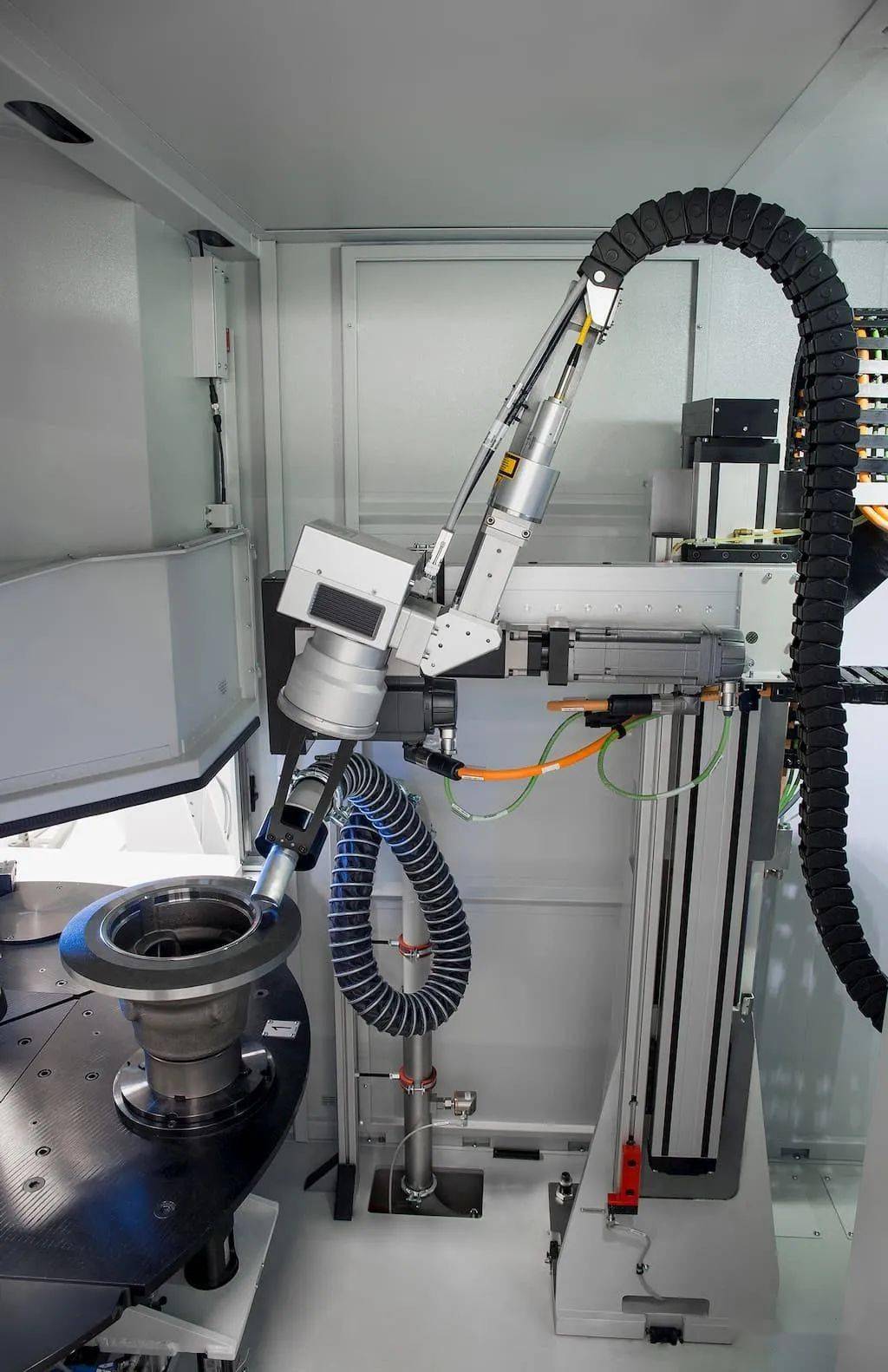 机械设备研发新视野 汽车中的机械人智能革命